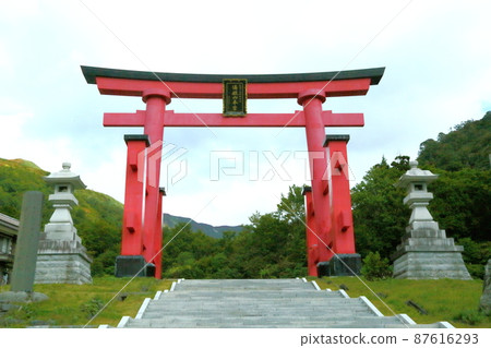 The vermilion torii gate of Yuden Yamamotogu The vermilion torii gate of Yuden Yamamotogu 87616293