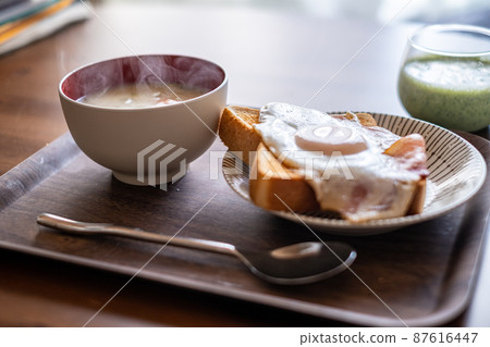 在寒冷的一天吃早餐 01 87616447