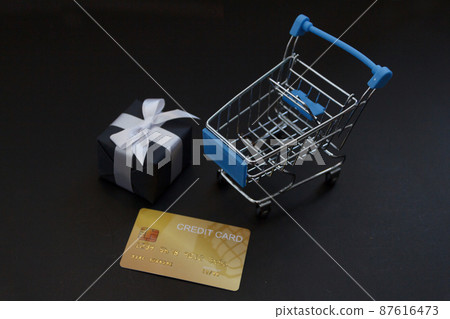 Mock-up online sales day with black paper background Mock-up online sales day with black paper background 87616473
