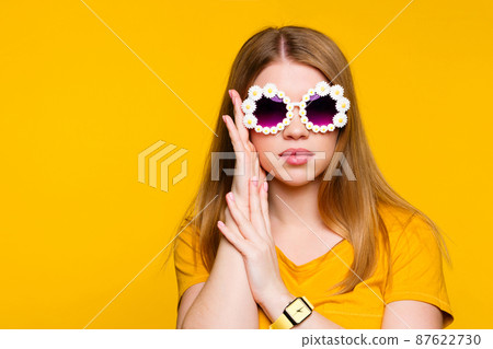 Girl in stylish sunglasses 87622730