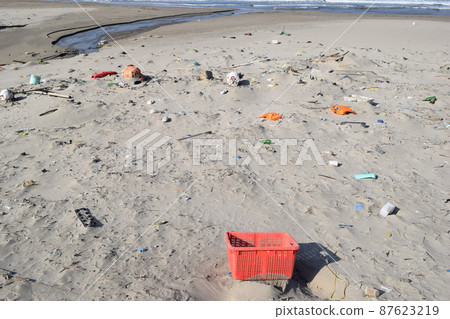 沿海殘骸 環境問題 垃圾問題 沿海殘骸 環境問題 垃圾問題 87623219