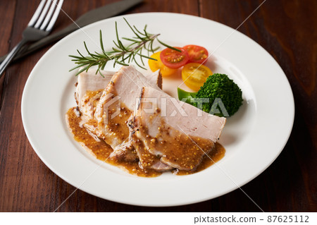 Roast pork with mustard sauce Roast pork with mustard sauce 87625112