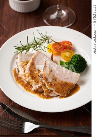Roast pork with mustard sauce Roast pork with mustard sauce 87625113