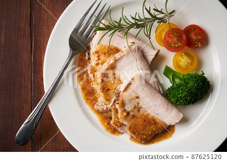 Roast pork with mustard sauce 87625120