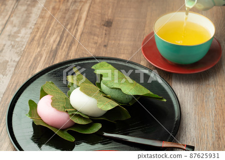 Kashiwa cake and tea Kashiwa cake and tea 87625931