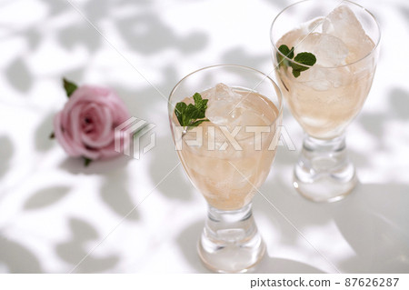 Cold drink 87626287