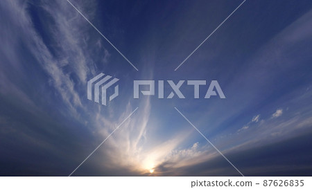 Evening sky with cirrus clouds spreading radially ・ Winter ・ Spring ・ Super wide angle ・ 220307pm ・ Sky only 87626835