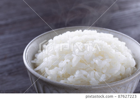 新鮮煮熟的米飯 87627223
