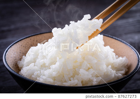 Freshly cooked rice 87627273