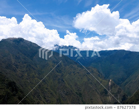 【秘魯】馬丘比丘遺址:從華納比丘的山道上看山景 【秘魯】馬丘比丘遺址:從華納比丘的山道上看山景 87627378