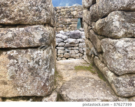 [Peru] Machu Picchu Ruins: Masonry in the technician's residential area (crafts factory) 87627399