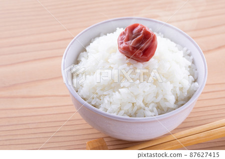 米飯和醃梅 米飯和醃梅 87627415