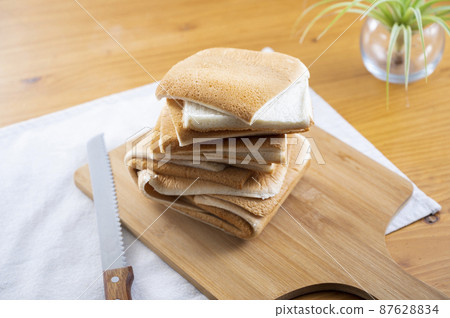 Bread ear 87628834