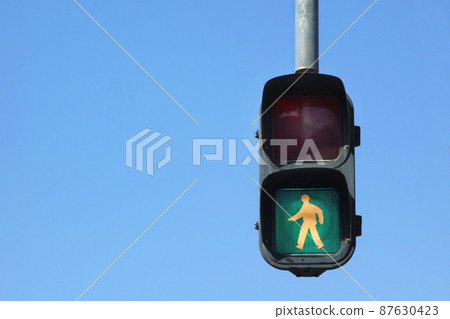 traffic lights  87630423