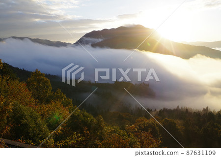 Sea of clouds at Toyohei Iwami Road Pass, Kitahiroshima Town 87631109