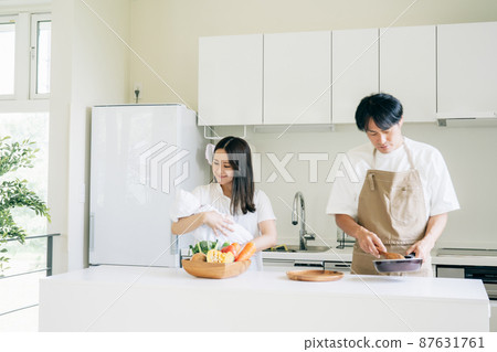 Men and moms helping with housework Men and moms helping with housework 87631761