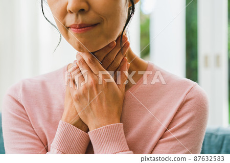 Throat trouble for women in their 50s 87632583