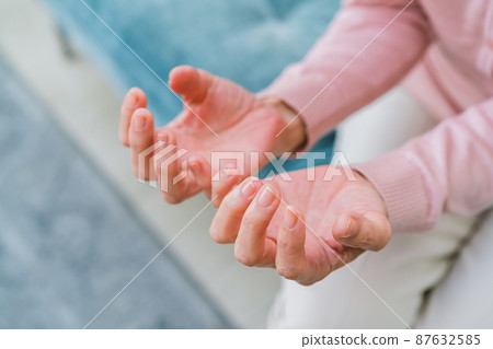 50多歲女性手指甲 87632585