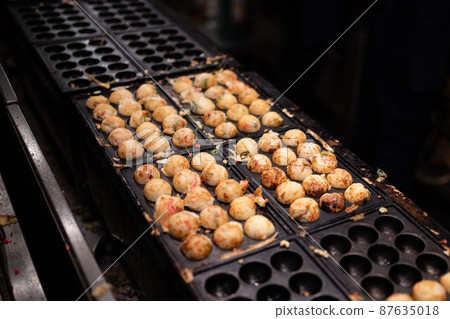 Lots of takoyaki during cooking Lots of takoyaki during cooking 87635018