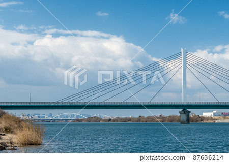 淀川上的斜拉橋，鳥海輪路大橋 87636214
