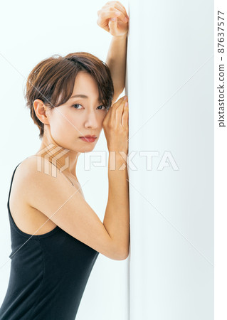 Middle-aged women's beauty 87637577