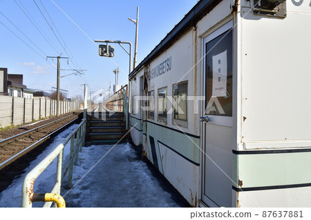 Photographing the scenery of South Hokkaido Railway Higashi-Kunebetsu Station in Hokuto City, Hokkaido in early spring 87637881