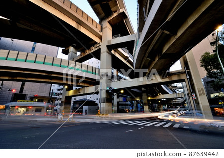 首都高速公路箱崎路口的夜景 首都高速公路箱崎路口的夜景 87639442