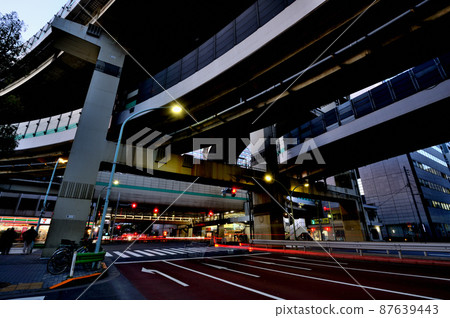 首都高速公路箱崎路口的夜景 87639443