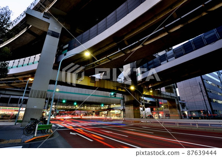 首都高速公路箱崎路口的夜景 首都高速公路箱崎路口的夜景 87639444