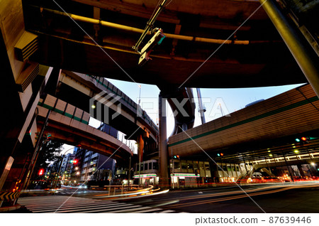 首都高速公路箱崎路口的夜景 首都高速公路箱崎路口的夜景 87639446