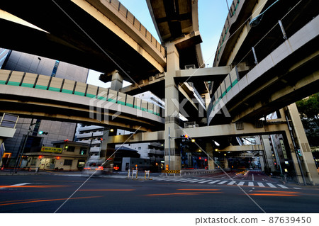 首都高速公路箱崎路口的夜景 87639450