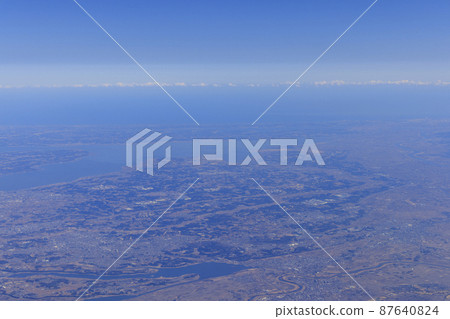 從飛機窗口看到的東京(羽田機場) 從飛機窗口看到的東京(羽田機場) 87640824