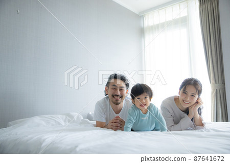 Bedroom family 87641672