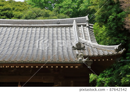 Tile roof image Tile roof image 87642542