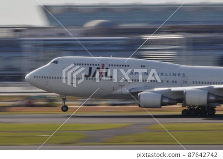 日航波音747翹首起飛的那一刻 87642742
