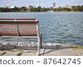 從福岡大濠公園岸邊的長椅遠眺福岡塔 87642745