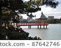 從福岡大濠公園池塘的路上看浮見堂 87642746