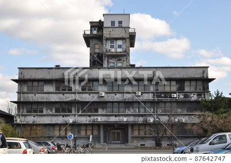 九州大學箱崎校區現已廢棄的航空工程教學樓 九州大學箱崎校區現已廢棄的航空工程教學樓 87642747