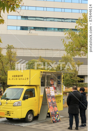 Popular kitchen car lunch procession 87644614