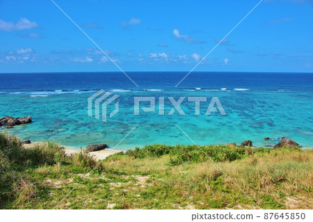Superb view of the west coast of Iheya Island 87645850