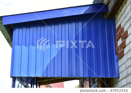 Verandah construction with blue profiled flooring and polycarbonate fabric Verandah construction with blue profiled flooring and polycarbonate fabric 87652416