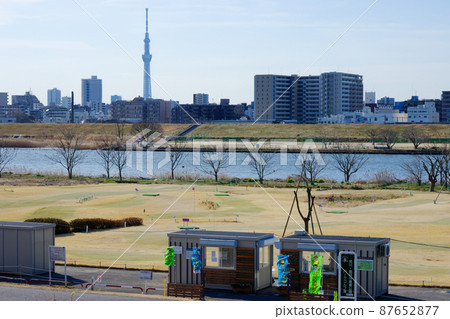 擁有藍天和東京晴空塔河床高爾夫球場的川手住宅區 擁有藍天和東京晴空塔河床高爾夫球場的川手住宅區 87652877