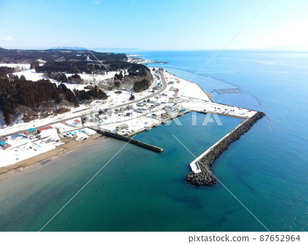 北海道木古內町 Satsukari 漁港早春鳥瞰圖 87652964
