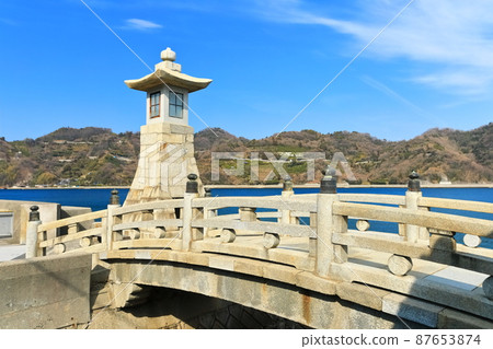 [Hiroshima Prefecture] Chisako Wharf under fine weather (Mitarai Townscape Conservation Area Tobishima Kaido) 87653874