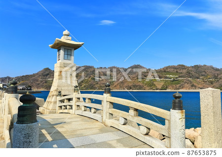 [Hiroshima Prefecture] Chisako Wharf under fine weather (Mitarai Townscape Conservation Area Tobishima Kaido) 87653875