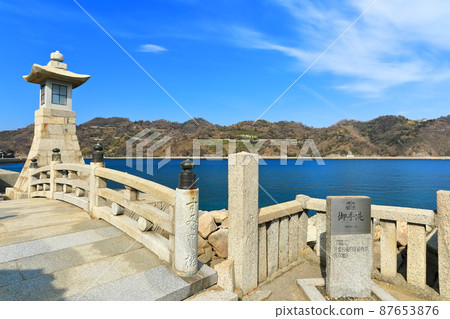 [Hiroshima Prefecture] Chisako Wharf under fine weather (Mitarai Townscape Conservation Area Tobishima Kaido) 87653876