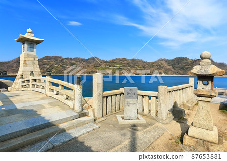 [Hiroshima Prefecture] Chisako Wharf under fine weather (Mitarai Townscape Conservation Area Tobishima Kaido) 87653881