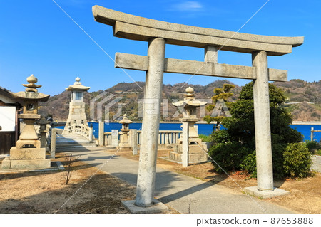 [Hiroshima Prefecture] Chisako Wharf under fine weather (Mitarai Townscape Conservation Area Tobishima Kaido) 87653888