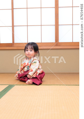 A baby wearing a hakama in a Japanese-style room 87654408