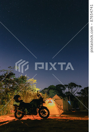 露營旅遊中的星空 87654741